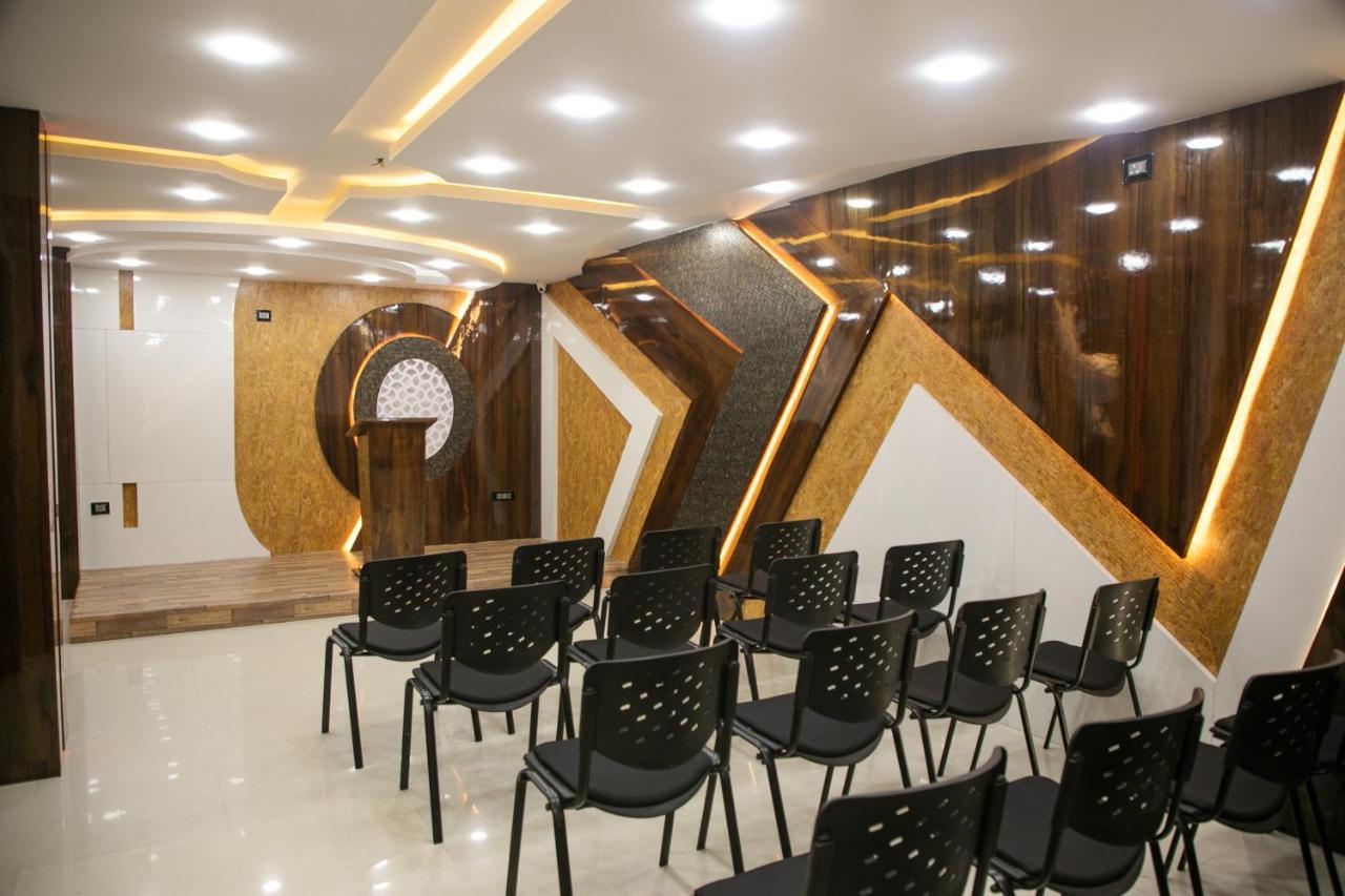 Crescent International Kohima Luaran gambar